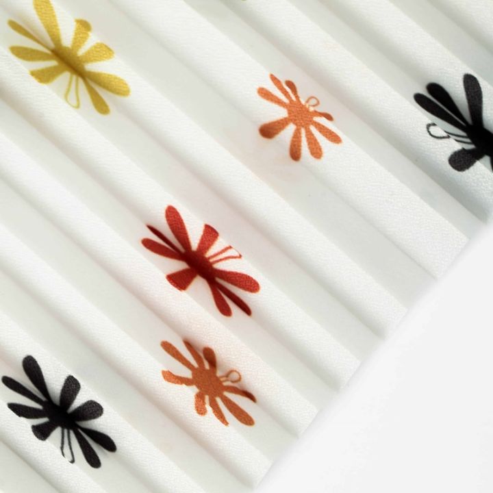 P05 Daisies